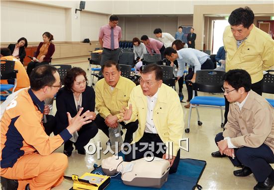 장만채 전남도교육감 비롯한 전직원 심폐소생술 전문가로~