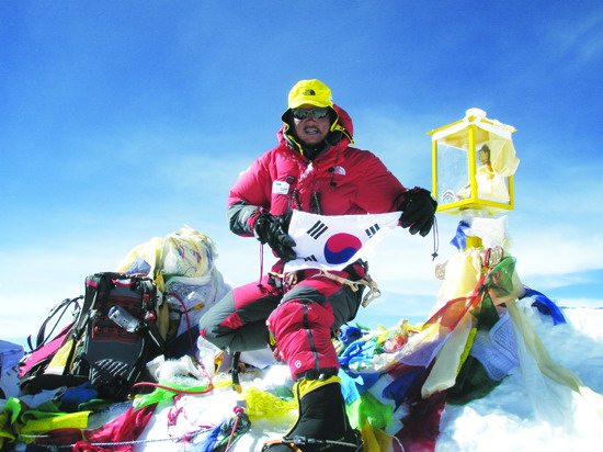 돌아오지 않는 박영석…"그래도 우린 찾는다"