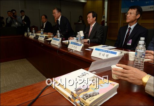 [포토]새정치, '한국 교과서 대표 집필진에게 듣는다' 간담회