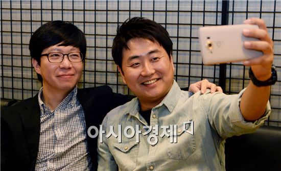 (왼쪽부터)LG전자 MC사업본부 V10 카메라 개발팀 배진영 선임, 강래훈 선임.