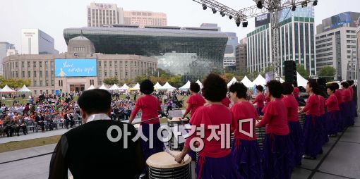 [포토]서울광장에서 선보이는 난타공연