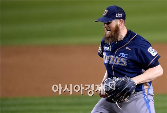 [포토]해커, '실점은 없다!'