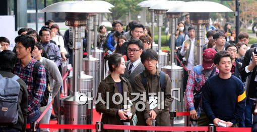 [포토]KT, 아이폰6s 출시에 즐거운 마니아들