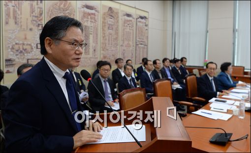 김호섭 이사장이 역사지도 사업에 문제를 제기했다. 사진=아시아경제 DB