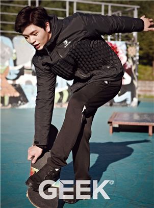 블랙야크, 공기충전으로 보온성 높인 'E에어벤트 자켓' 출시