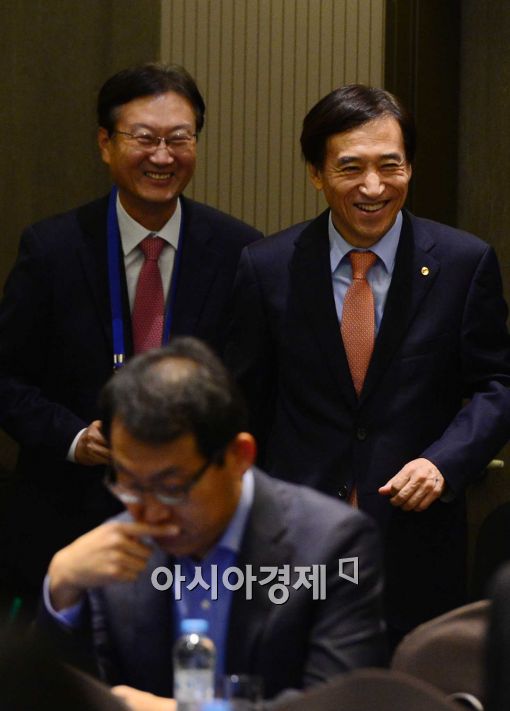[포토]입장하는 이주열 한국은행 총재