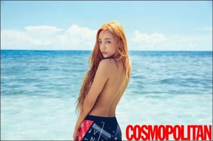 '주먹쥐고 소림사' 구하라, 과거 상반신 탈의 화보 공개…"섹시한 매력"