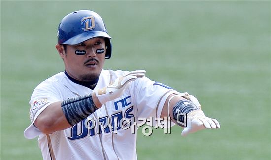 이호준, 2016 프로야구 1호 홈런…양현종 상대 투런포