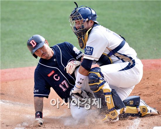 [포토]김태군, '온 몸으로 막아냈어!'