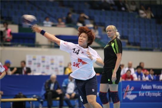 女핸드볼, 리우올림픽 亞예선 3연승…일본과 본선행 다툼