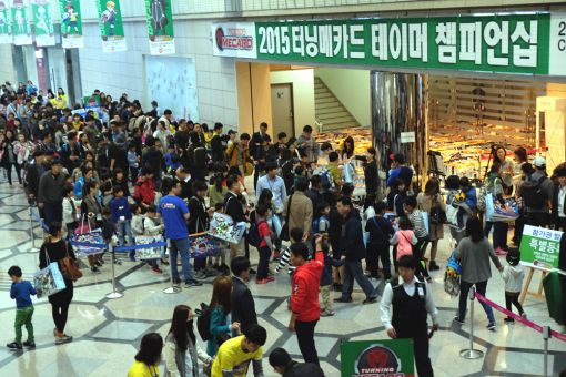 [르포] 2만명 몰린 가족 축제 '터닝메카드 챔피언십'