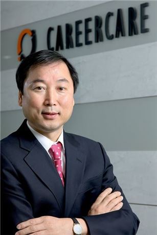 靑 춘추관장에 육동인·대변인에 정연국 발탁…이력 살펴보니