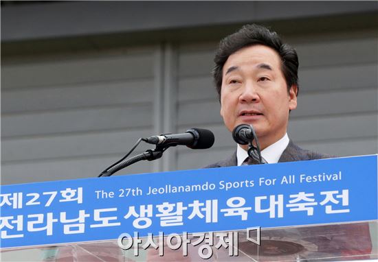 이낙연 전남지사가 기념사하고 있다. 
