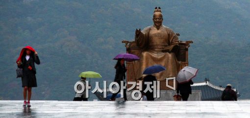 [포토]'우산은 없고.....'