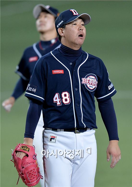 [포토]이현승, '실책으로 역전을 허용하다니…'