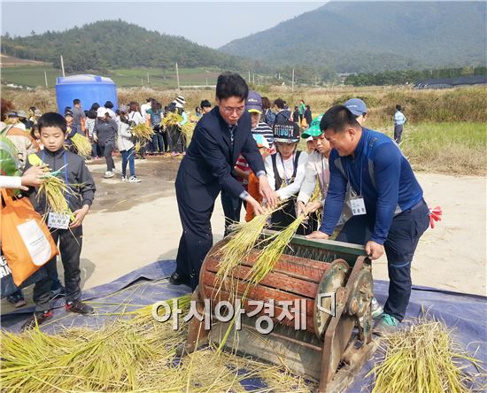 “해남쌀 수확하러 부산에서 왔어요”