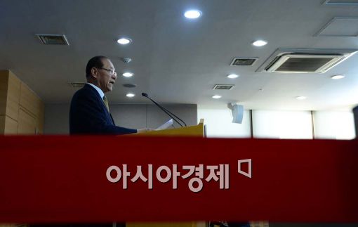 [포토]황우여, '대표 집필진 적절한 시점에 공개' 