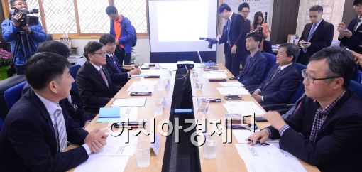 [포토]정진엽 보건복지부 장관, 대한한의사협회 간담회