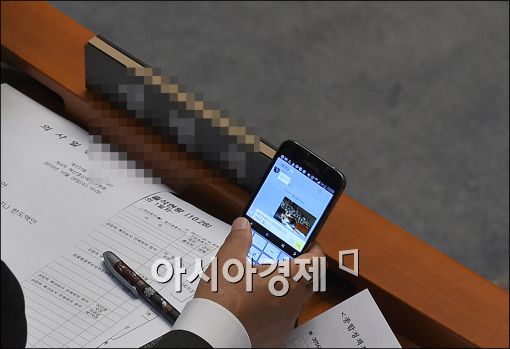 [포토]'카톡 보고'