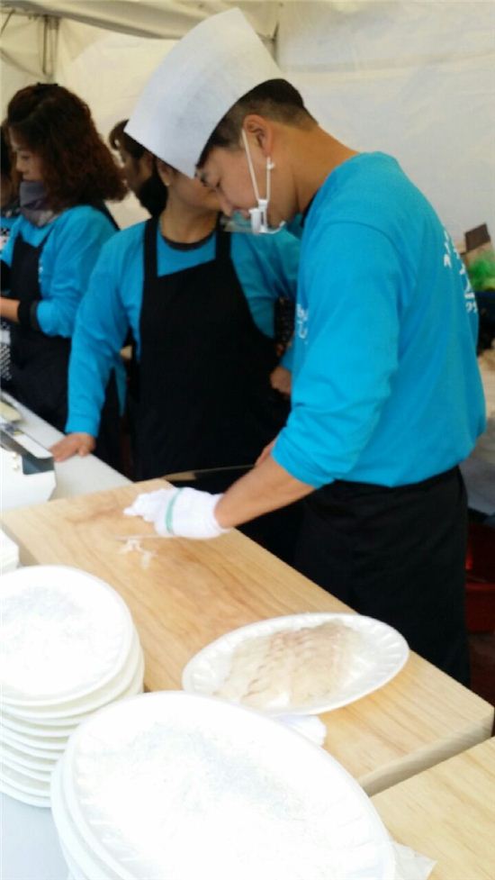 [현장]한강에 연평도 활어 배 들어왔다네...