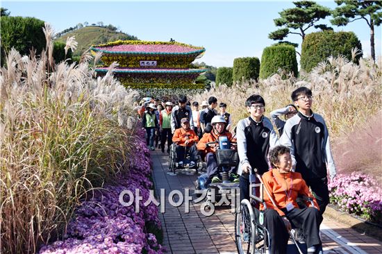 함평군보건소, 장애인 국향대전 나들이 개최