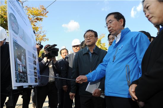 박원순 서울시장이 28일 오후 서울 창동상계 신경제중심지 조성현장을 방문해 서울아레나 건립과 관련해 다양한 정책적 지원을 약속했다.