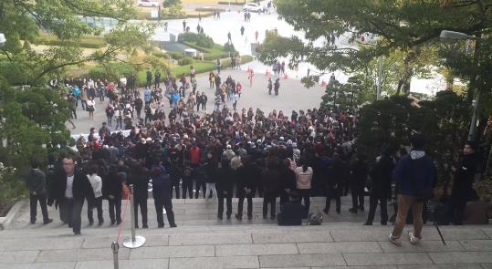 이화여대 학생들, 박대통령 방문 거부…경찰과 몸싸움