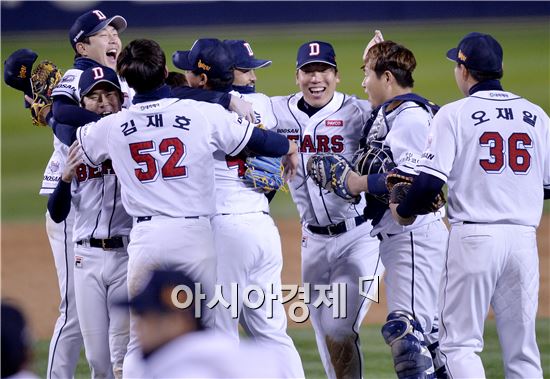 [포토]환호하는 두산, '이대로 우승까지 가자!'