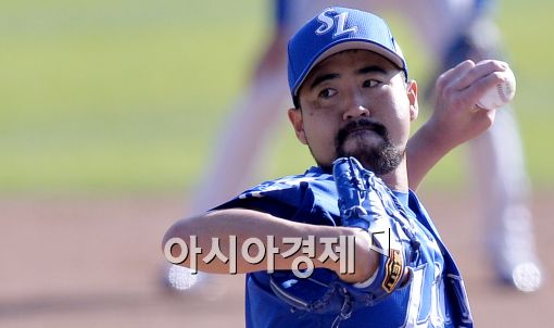 [포토]역투하는 삼성 선발 장원삼