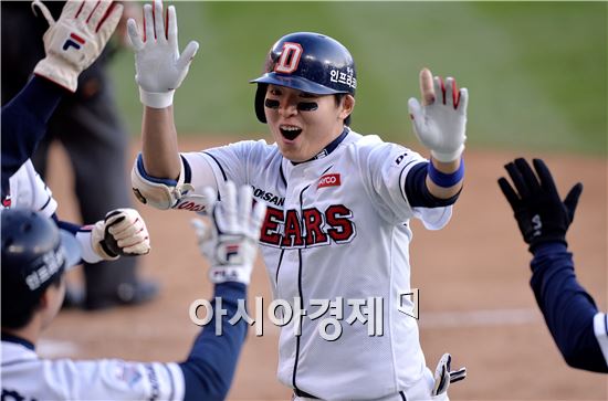 [포토]정수빈, '내가 축포 쐈어!'