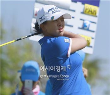 김세영이 블루베이LPGA 셋째날 12번홀에서 티 샷을 하고 있다. 하이난(중국)=Getty images/멀티비츠