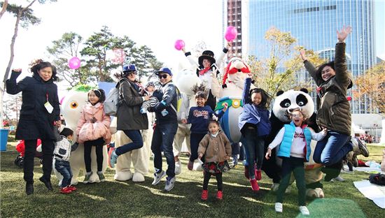 [포토]롯데월드몰, 풍성한 돌잔치 ‘가족사진대회’