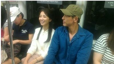 '식사하셨어요' 류수영, 연인 박하선과 '지하철 데이트' 포착? "묘한 기류"