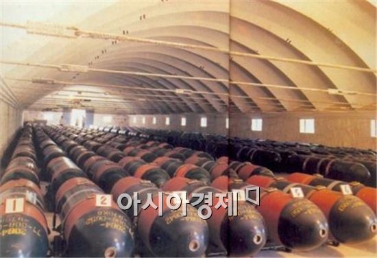 중국 기뢰저장고에 저장돼 있는 훈련용 기뢰와 실전용 기뢰