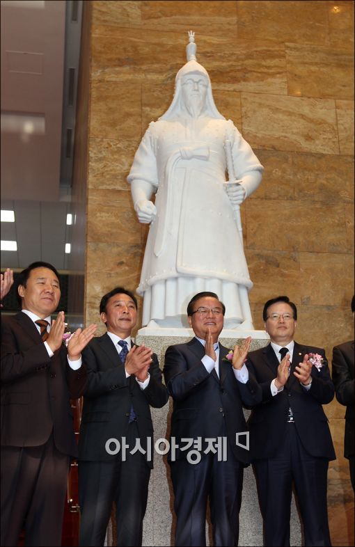 [포토]국회, 충무공상 제막식