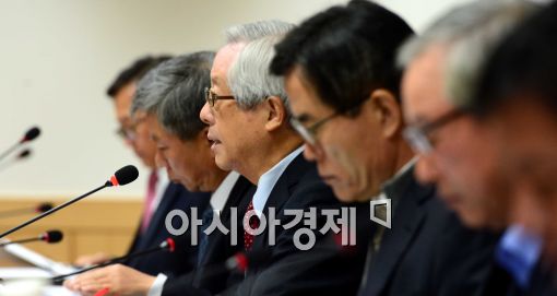 [포토]모두발언하는 송위섭 노동시장구조개선특위 위원장