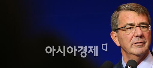 [포토]기자회견하는 카터 미 국방장관