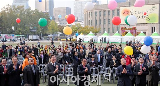 [포토]이낙연 전남도지사, 전라남도우수전통시장박람회 참석