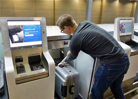"줄서지 마세요"…SKT-인천공항, 자동탑승수속 서비스 개시