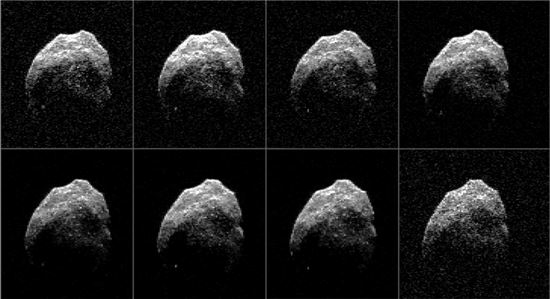 ▲할로윈 소행성의 레이더 이미지 사진에 밝고 어두운 부분이 뚜렷하게 보인다.[사진제공=NASA]