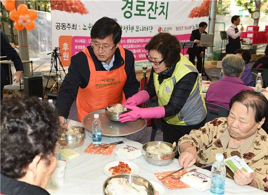 [포토]노원구, 행복한 노풍당당 경로잔치 열어 