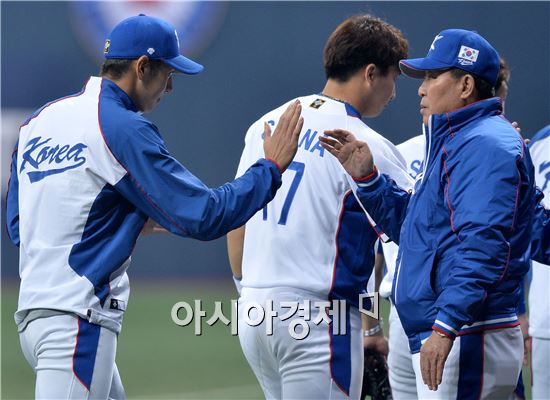 [포토]김인식 감독, '이대은, 오늘 정말 좋았어!'