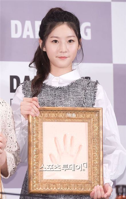 '청룡영화상' 김새론 "트로피? 더 열심히 하라는 의미로 해석"