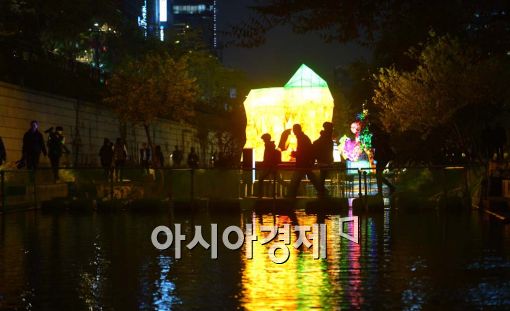 [포토]청계천 물들인 빛초롱축제 