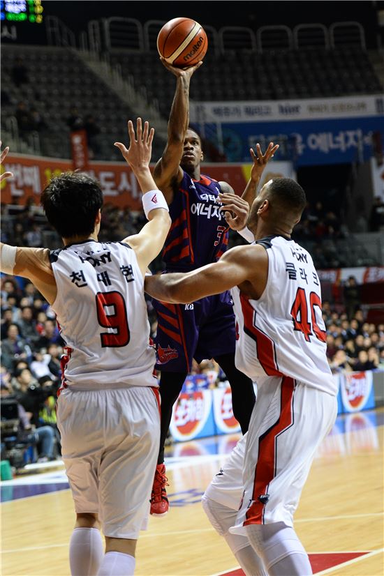 '잭슨 원맨쇼' 오리온, KBL 역대 17경기 최고 승률 