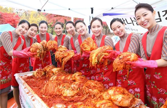 아시아나 '강서김장문화제'서 김장 봉사활동