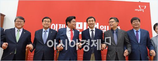 [포토] 손 맞잡은 여야 원내지도부