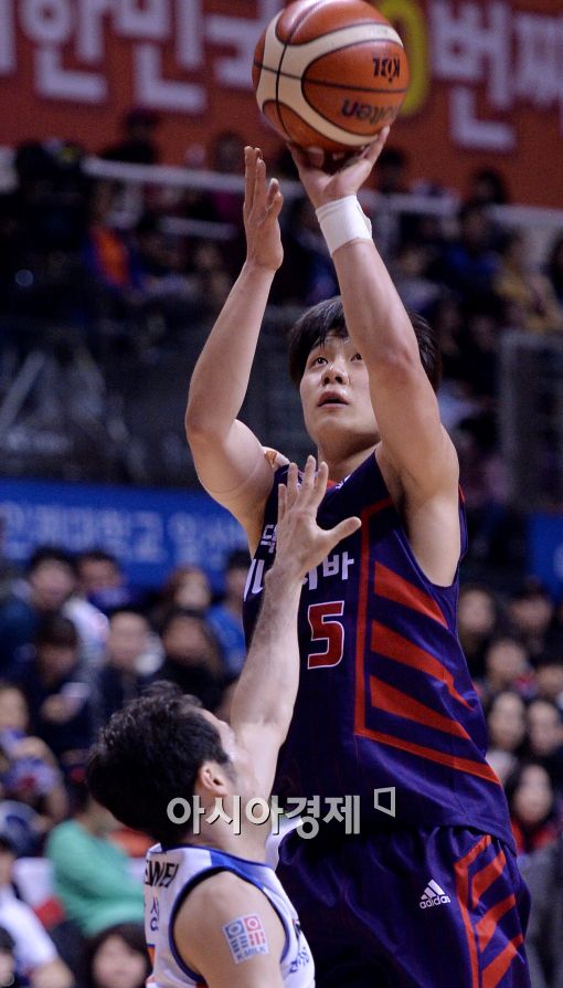 [포토]점프슛 시도하는 오리온스 한호빈