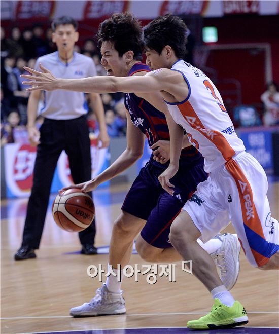 [포토]돌파 시도하는 허일영