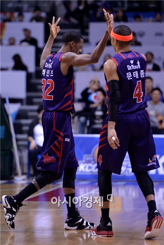 [포토]헤인즈, '3점슛 성공시켰어!'